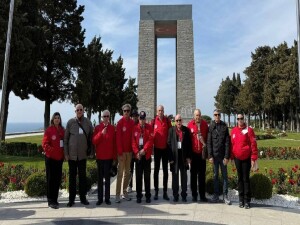 Şehit Aileleri ve Malul Gaziler Derneği heyeti Çanakkale Şehitler Abidesi’nde düzenlenen törenlere katıldı