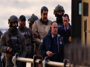 Maduro ve eşi mahkemeye götürüldü