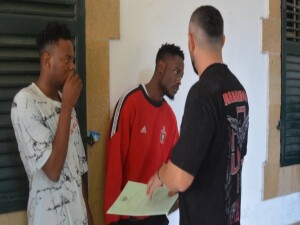 41 paket uyuşturucu madde ile yakalanmakla itham edilen 2 zanlı'ya 6 gün tutukluluk