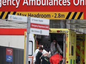 İngiltere'de soğuk hava ve kış dönemi virüsleri, sağlık sistemi üzerindeki baskıyı artırıyor