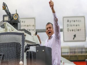 Özgür Özel'in koruma sayısı azaltıldı