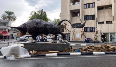 Surlariçi'ndeki heykel tepki çekti: 'Toplumsal mekanların kimliğiyle böyle oynanmamalı'