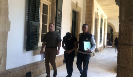 14 yaşında 8 haftalık hamile kızı alıkoydu!