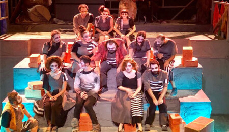 16. Kıbrıs Tiyatro Festivali Hayalet Kumpanya oyunu ile perdeleri açtı