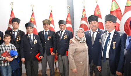 1974 Kıbrıs Barış Harekatına katılan kayseri hava indirme tugayı gazilerine madalyaları takdim edildi