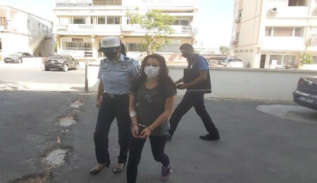 Erkek arkadaşını bıçakla yaraladı