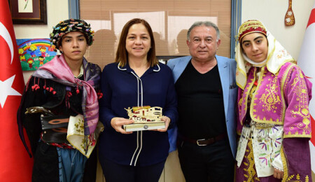 22. Uluslararası Güzelyurt Kültür Sanat Festivali katılımcı ekipleri Çolakoğlunu ziyaret etti