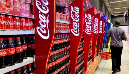 Coca-Cola tüm sosyal medya platformlarına reklam vermeyi durdurdu
