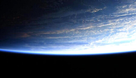 Bilim insanları, dünyanın manyetik kutbunun kayması üzerine yeni konum güncellemesi yaptı