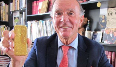 Fransa'da evde oyun oynayan çocuklar iki külçe altın buldu