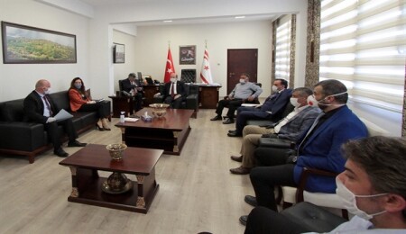 Başbakan Tatar bazı özel sektör temsilcilerini kabul etti