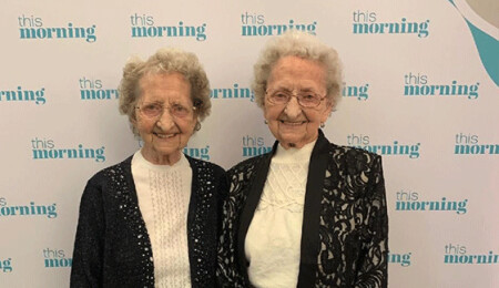 95 yaşındaki ikizlere göre uzun yaşamın sırrı: Seks yapmamak ve bol bol bira içmek