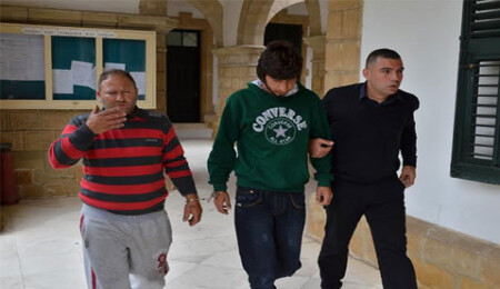 Ara bölgede yakalandılar!