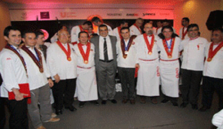 Ünlü aşçılar otistik çocuklara katkı sağlamak için yarıştı