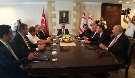 Akıncı, parti liderleriyle bir araya geldi