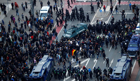 Almanya İçişleri Bakanı: "Bakan olmasam ben de sokağa çıkardım"