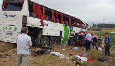 Amasya'da yolcu otobüsü devrildi: 6 ölü 36 yaralı