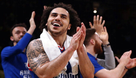 Anadolu Efes, Shane Larkin'i kadroda tuttu