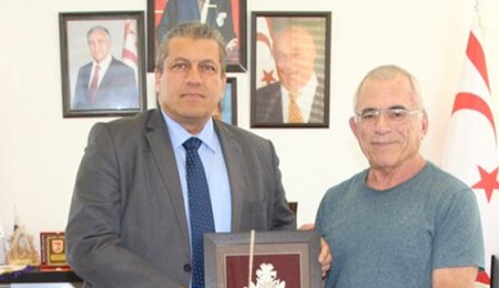 Apple logosunun dünyaca ünlü tasarımcısı Rob Janoff Gazimağusa'yı çok sevdi