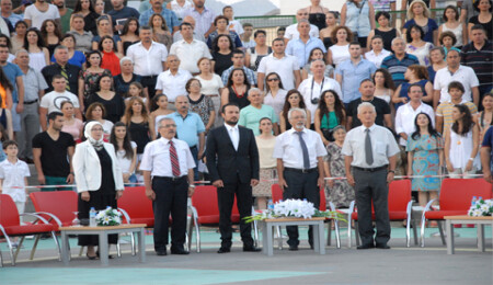 Yakın Doğu Koleji'nin 20. Yıl Mezuniyet Diploma Töreni gerçekleştirildi