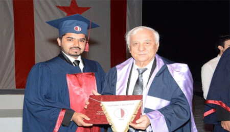 YDÜ Mühendislik Fakültesi mezunları diplomalarını aldı