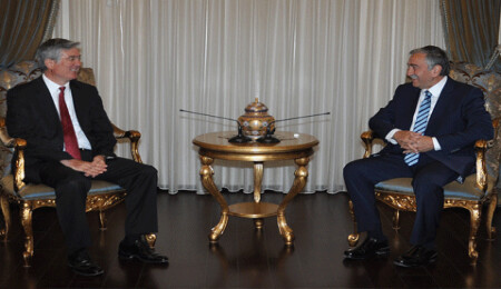 Akıncı, TC Lefkoşa Büyükelçisi Halil İbrahim Akça'yı kabul etti