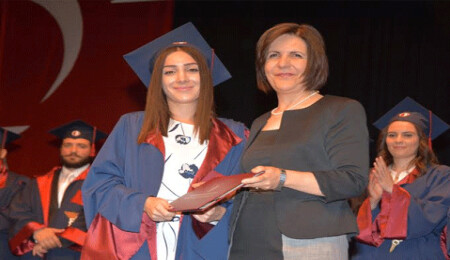 Yakın Doğu Üniversitesi Tıp Fakültesi 2. Dönem mezunlarını verdi