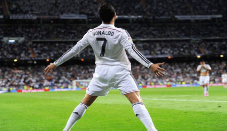 Eski Alman futbolcudan Ronaldo'ya ağır eleştiri: Rakibini tebrik edecek kadar bile haysiyet gösteremedi