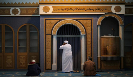 ABD'nin başkenti Washington'da bir camiye cuma namazı sırasında bomba ihbarı yapıldı