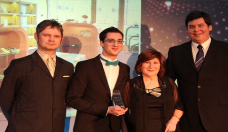 Bayramoğlu, İngiltere'de en iyi çocuk ayakkabı satıcısı olarak ödüllendirildi