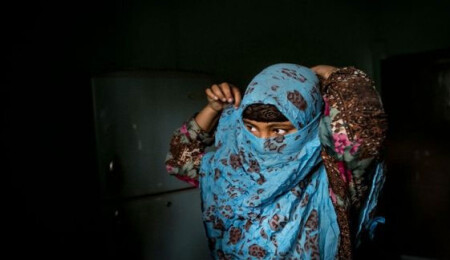 Bangladeş'te erken evliliklere cep telefonu uygulaması önlemi