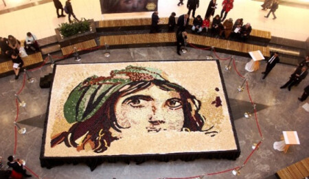 Baklavadan en büyük "Çingene Kızı Mozaiği" rekoru kırıldı