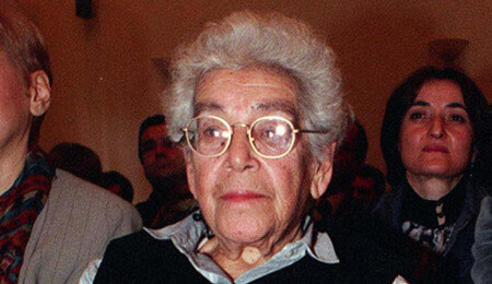 En sevilen dinozor yazar: Mina Urgan