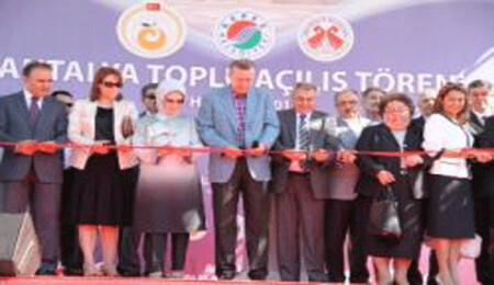 Küçük Antalya'da Erdoğan'la birlikte toplu açılış törenine katıldı