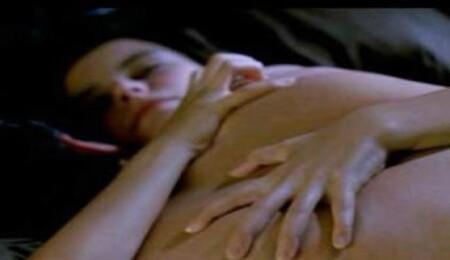 Beren sevişme sahnelerinin vazgeçilmezi oldu  