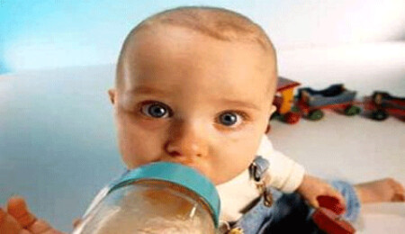 Bebeklere su vermek ölümcül sonuçlar doğurabilir!