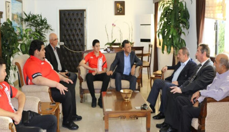 Denktaş, Avrupada KKTC'yi temsil eden Bilardo Federasyonu ve sporcularını kabul etti