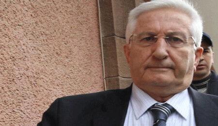 Emekli Orgeneral Çevik Bir tutuklandı, cezaevine götürülüyor