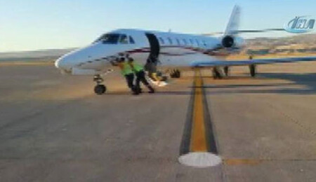 Bu da oldu: Uçağı iterek çalıştırdılar