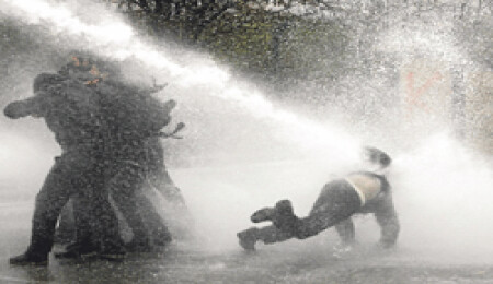 'Sert müdahale' protestosuna da sert müdahale!