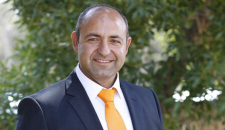 Cem Dana: "Atakan bize danışmadan taksi duraklarına izin veriyor"