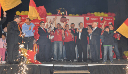 Telsim Süper Lig Şampiyonu Çetinkaya şampiyonluğunu kutladı