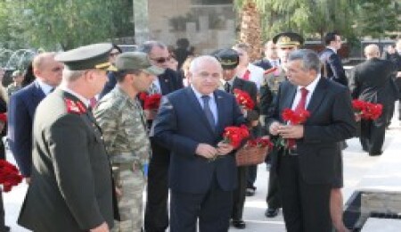 Çiçek, KTBK Komutanı Korgeneral Adem Huduti’yi ziyaret etti