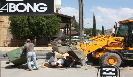 Cuma akşamdan itibaren 485 kamyon çöp toplandı