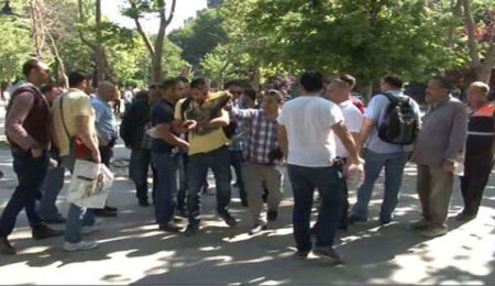 Gezi Parkı'nda bir gazeteci darp edilerek gözaltına alındı