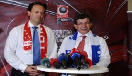 Ahmet Davutoğlu ile Dimitris Druças iftarda bir araya geldi