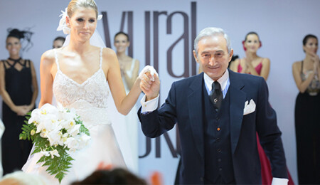 Vural Gökçaylı'dan anlamlı defile