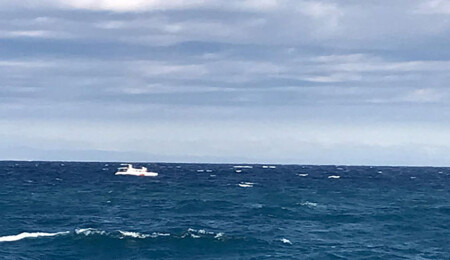 "Akdeniz'de 95 düzensiz göçmen 30 saati aşkın süredir kurtarılmayı bekliyor"