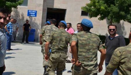 Denizli'de 105'i rütbeli, 515 asker gözaltında
