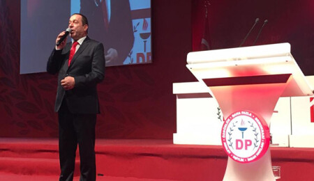 Kurultay'da tek aday olan Serdar Denktaş oy birliği ile Demokrat Parti Başkanı oldu...